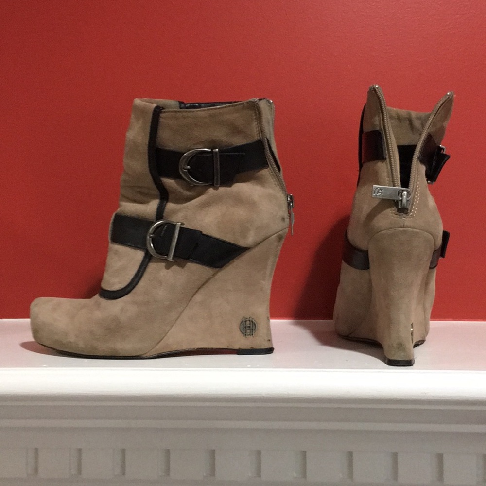 House of Harlow 1960 “Arissa” Suede/Leather wedge